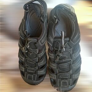 Tresmen Outseen Black Strappy Sandals, 11 .Fisherman equinox straps on the back.